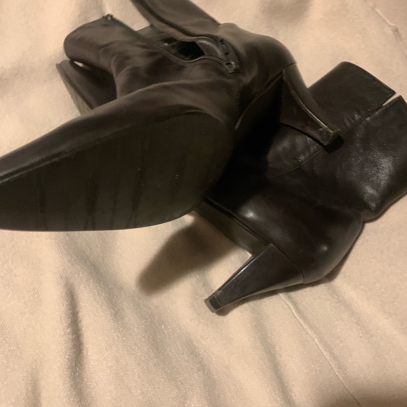 Stuart Weitzman Short Boots - Picture 6 of 13